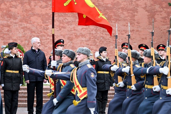 Собянин поздравил москвичей с 83-й годовщиной военного парада на Красной площади