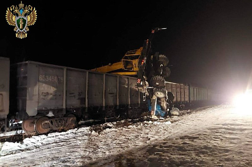 В Приамурье на железной дороге стрела крана упала на вагон