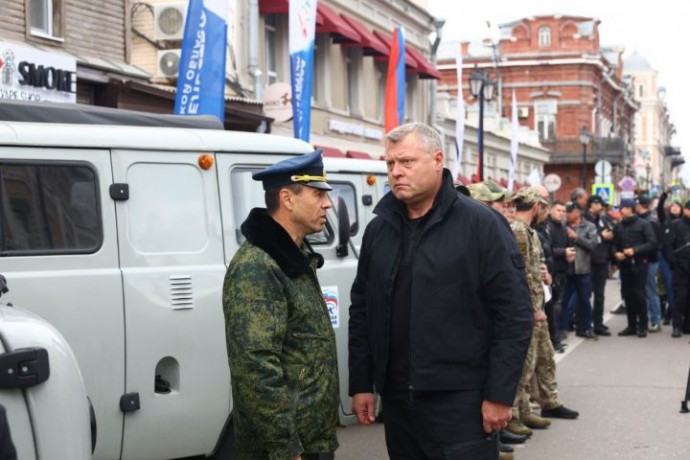 Губернатор Игорь Бабушкин передал спецтранспорт астраханским военнослужащим