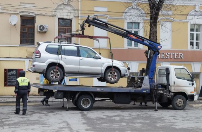 Парковки запретили еще на нескольких улицах в Астрахани