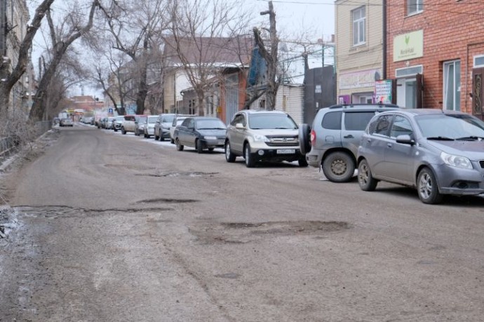 Дорогу к крупнейшему рынку Астрахани отремонтируют