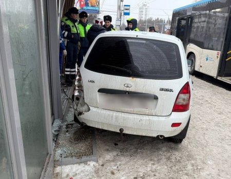 Стало известно о самочувствии мальчика, пострадавшего на остановке в Уфе - ВИДЕО