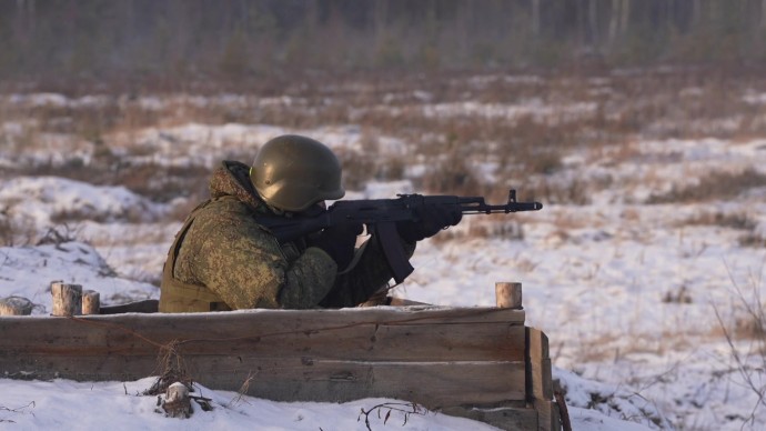 Тактические учения мотострелковых подразделений прошли на полигоне в Ленобласти