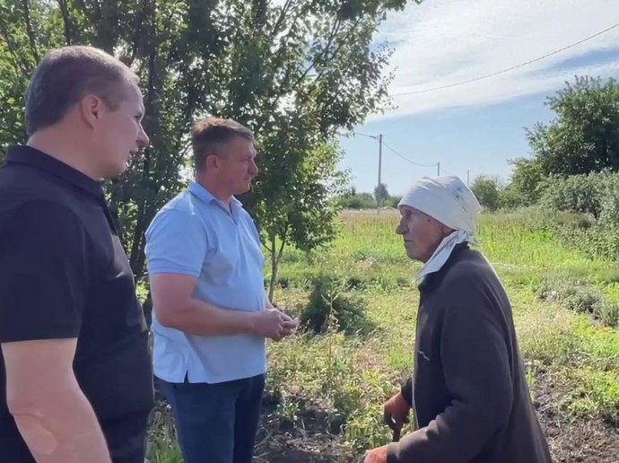 Во время беседы Гладкова с жителями приграничья украинский БПЛА атаковал авто