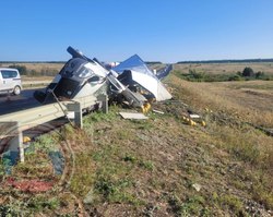 "Газель" с дынями разбилась о дорожный барьер, водитель погиб