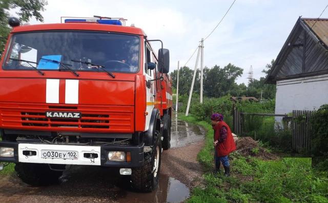 Дачный поселок в Башкирии эвакуировали из-за наводнения