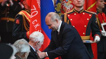 Путин вручил ветеранам юбилейные медали в честь 80-летия Победы