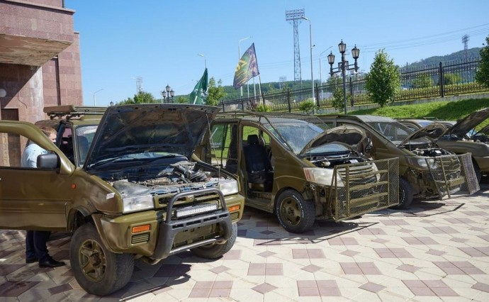 Сахалинским бойцам СВО передали ещё 5 автомобилей