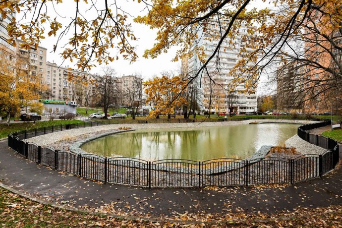 В Гагаринском районе привели в порядок Семеновский пруд