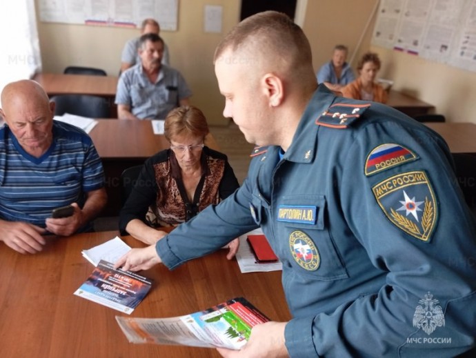 В Суворовском районе спасатели встретились со старостами населенных пунктов