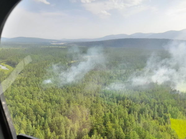 Лесные пожары в Бурятии тушат более 400 человек