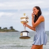 Чемпионская фотосессия Мэдисон Киз с кубком Australian Open прошла на пляже