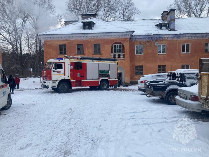 В Валдайском районе из горевшего многоквартирного дома эвакуировали 6 человек