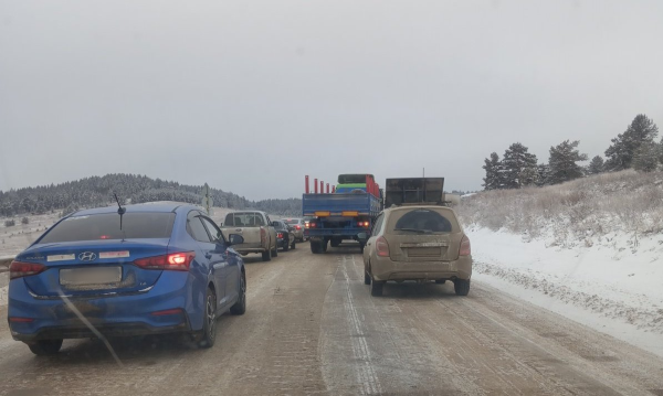 На перевале в Бурятии образовалась пробка