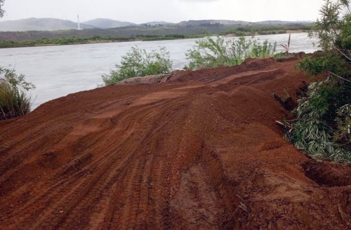 В пригороде Улан-Удэ произвели подсыпку мест, где возможен выход воды