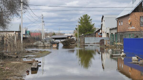Уровень реки Урал в селе Илек в Оренбуржье стал выше критического