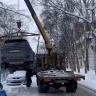 В Южно-Сахалинске на спецстоянку эвакуировали автомобили, припаркованные с нарушениями