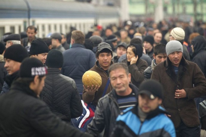В Госдуме предложили ограничить въезд мигрантов в Россию на период спецоперации