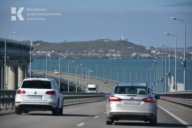 На выезде из Крыма стоит пробка почти из тысячи автомобилей