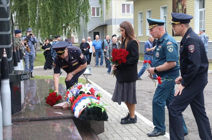 Память погибших военнослужащих и сотрудников Росгвардии почтили в Ярославле