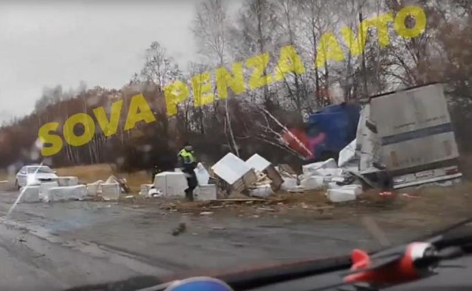 Появилось видео с места ДТП в Пензенской области, из-за которого перекрыли трассу М5