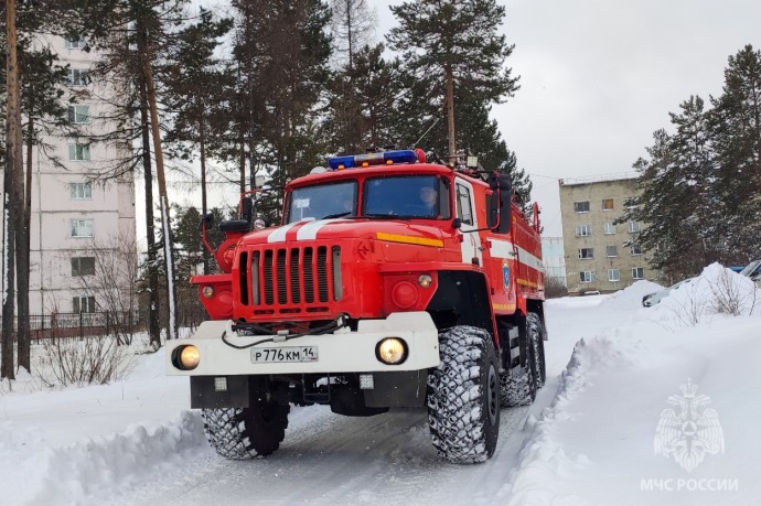 В селе Пригородное Якутска пожарные спасли частный дом