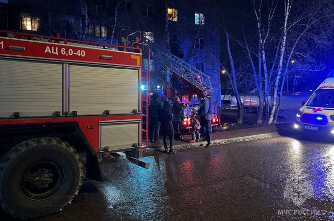 На пожаре в многоквартирном доме в Панковке спасли 27 человек