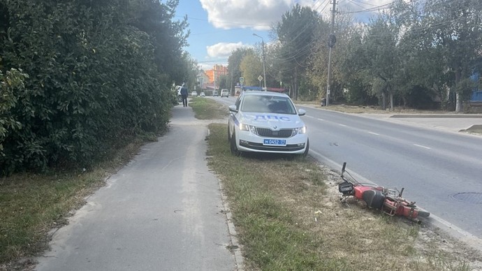 В Туле мужчина на мопеде сбил девочку на тротуаре