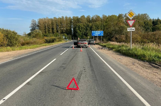 В Новгородском районе автомобилист сбил 14-летнего велосипедиста