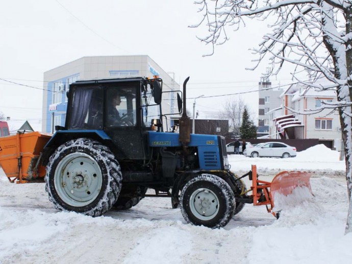 В крупнейших городах Белгородской области убирать снег будут в четыре смены