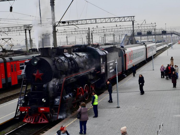 Кировчане посмотрят на ретропоезд 29 декабря