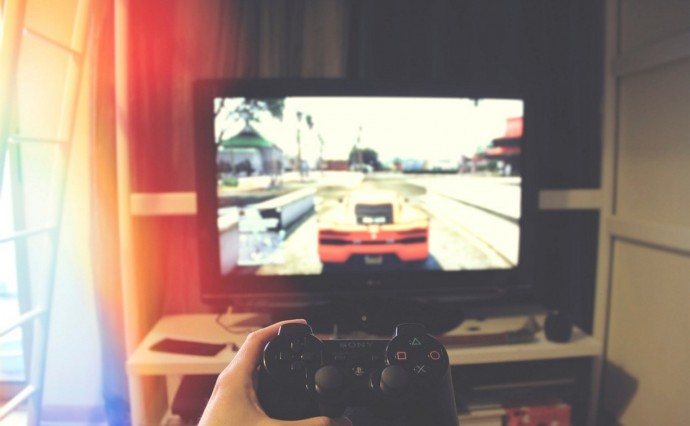 ЕС хочет запретить поставки Xbox и PlayStation в Россию