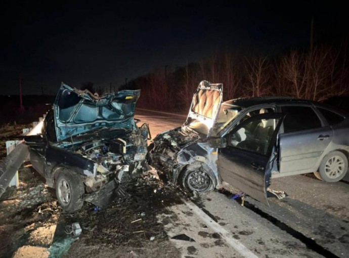 Четверо взрослых и двое детей пострадали в аварии на трассе «Волгоград — Астрахань».