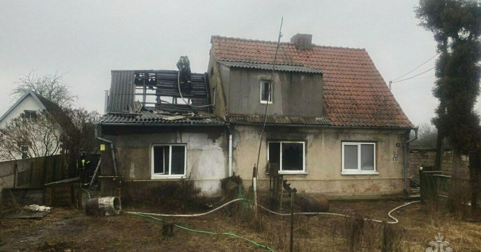 В Черняховске из пожара спасли женщину, горела пристройка к жилому дому на три семьи