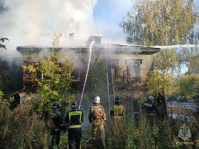 В Слободском загорелся двухэтажный дом