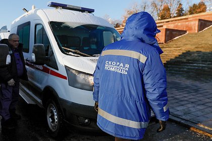 Сразу четверо детей рухнули в обморок во время утренней линейки в школе Петербурга