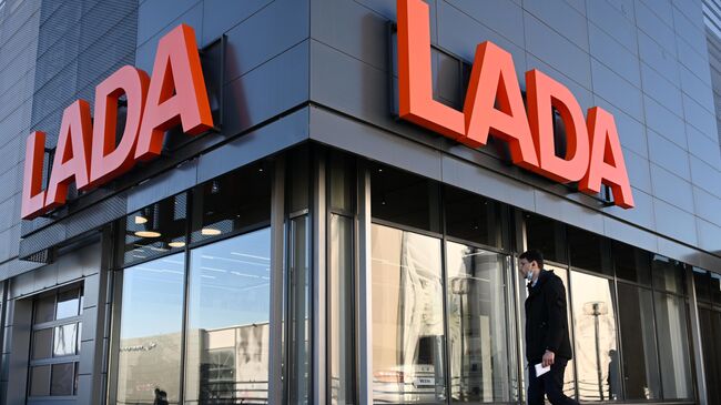 "АвтоВАЗ" сообщил о росте продаж автомобилей Lada в октябре