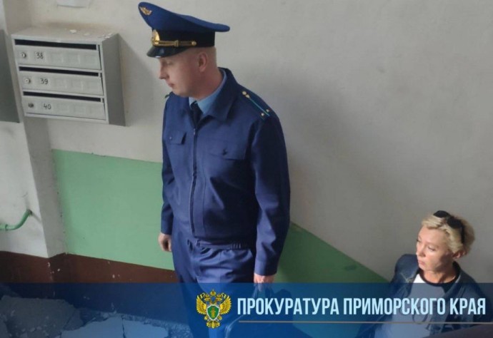 Прокуратуру заинтересовало обрушение части потолка в доме, расположенном в центре Владивостока