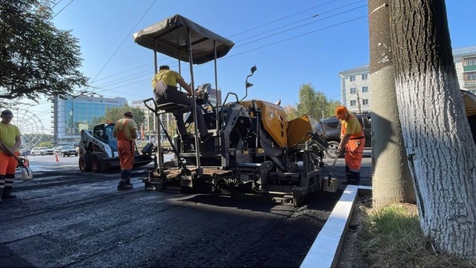 В Кирове ремонтируют парковки и неровности