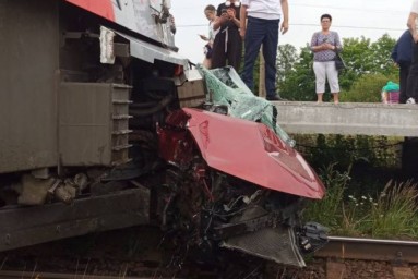 Наезд «Ласточки» на машину с детьми под Гатчиной попал на видео