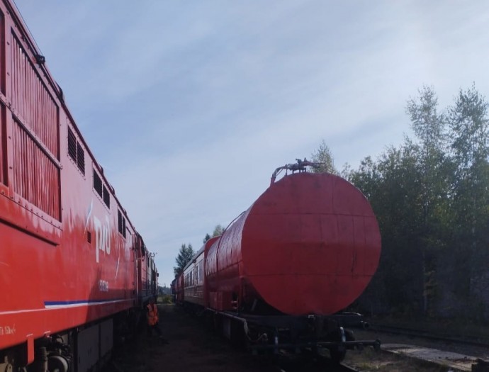 В Хвойной на тренировке огнеборцев задействовали пожарный поезд