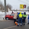 В Орле на Московском шоссе водитель авто врезался в столб освещения