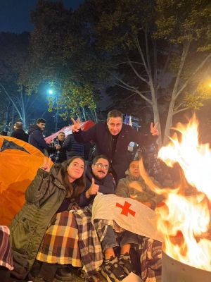 Спецназ Грузии разогнал митингующих, заблокировавших движение у госуниверситета