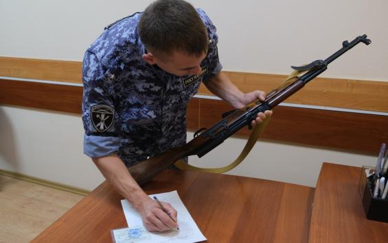 Жители Курской области добровольно сдали росгвардейцам 15 стволов