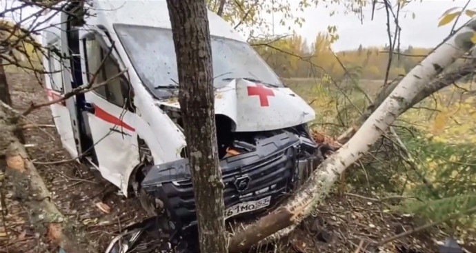 В Боровичском районе карета скорой помощи вылетела в кювет