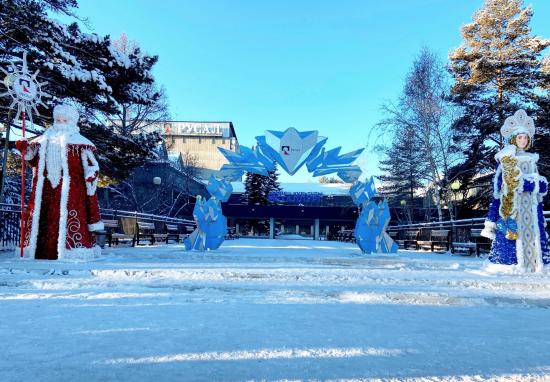 Новогодний городок готовят к открытию в Шелехове при содействии компании РУСАЛ