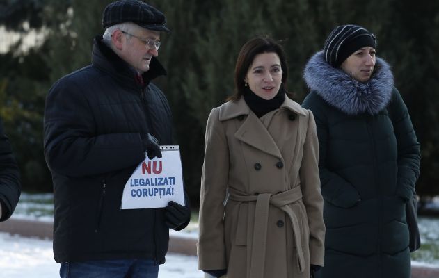 «В больших рукавицах, а сама с ноготок»: бедная Санду, безумный Капил и брат Никол