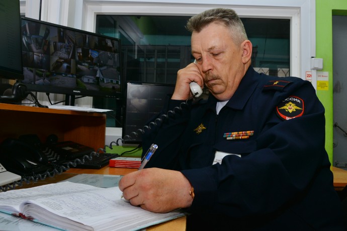 В Пензенской области разъяренный сельчанин метнул ножом в сожительницу