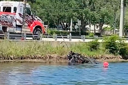 Останки пропавших 50 лет назад матери и дочери нашли в машине под водой