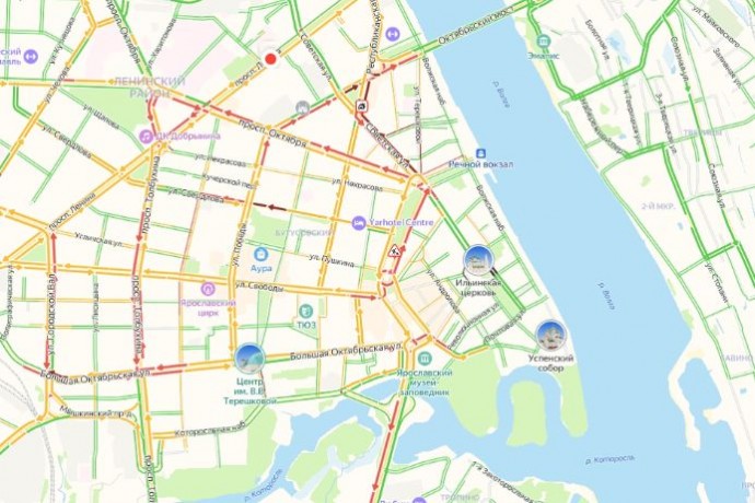 ДТП с автобусом парализовало движение на центральных улицах Ярославля